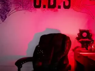 Chaturbate Live Sex Cam of andromedaqueenn