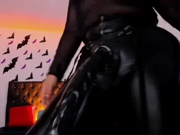 Chaturbate Live Sex Cam of skydarkblue