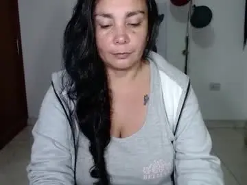 Chaturbate Live Sex Cam of vivian_milf_paint