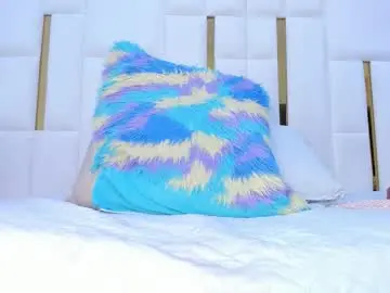 Chaturbate Live Sex Cam of hillary_uckerman_