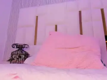 Chaturbate Watch Live Sex Cams of hillary_uckerman_