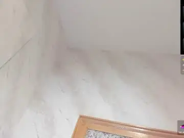 Chaturbate Live Sex Cam of hillary_uckerman_