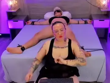 Chaturbate Sex Cam of miaandmolly_