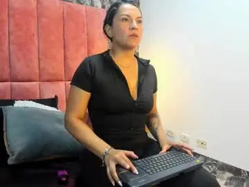Chaturbate Live Sex Cam of rose_taylor01