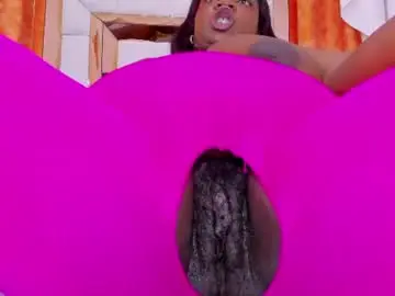 Chaturbate Sex Cam of hassly_ebony69
