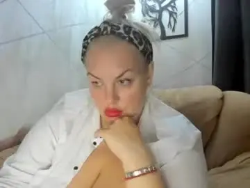 Chaturbate Live Sex Cam of robin_lili