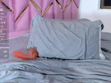 Chaturbate Live Sex of hornyhousekeeper_