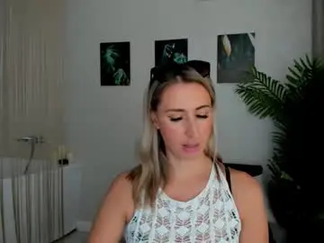 Chaturbate Live Sex Cam of goldenlighte