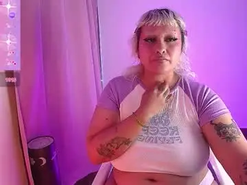 Chaturbate Live Sex Cam of pinkbaddie777