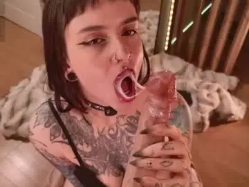 Chaturbate Nude Webcam of hugme_
