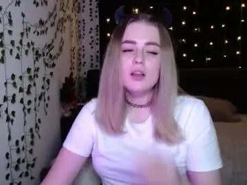 sofia_rosemary, a 25 y.o. milf cams model of chaturbate