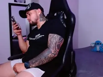 Chaturbate Live Sex Cam of lliamm_2