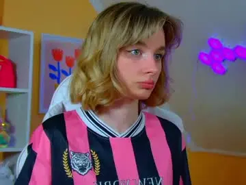 Chaturbate Free Live Porn of merlinmeyer