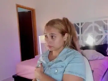 Chaturbate Live Sex Cam of mikaelastonne