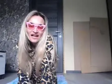 Chaturbate Live Sex Cam of _artemiis_