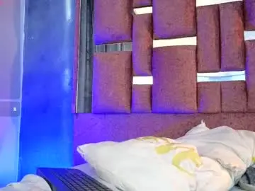 Chaturbate Live Sex Cam of alahiia_lee