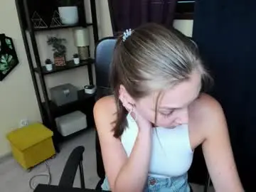 Chaturbate Best live sex cam show of emilly_xkiss