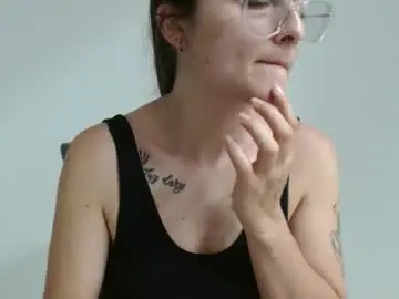 Chaturbate Live Sex of lilcoralinne_0