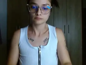 Chaturbate Sex Cam of lilcoralinne_0
