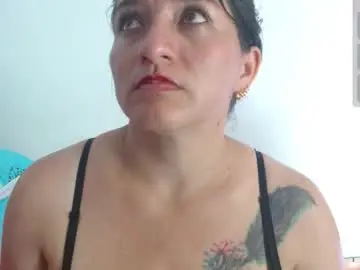 Chaturbate Live Sex Cam of emelyross_