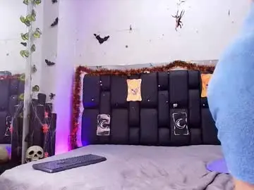 Chaturbate Live Porn of rubi_hops
