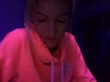 Chaturbate Live Sex Cam of tinylilgemini