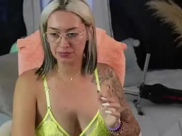 Chaturbate Live Sex Cam of ellie_ramos