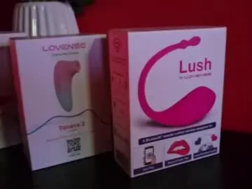 Chaturbate Live Sex Cam of gina_hotlick
