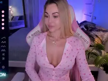 Chaturbate Live Sex Cam of adeleroberts