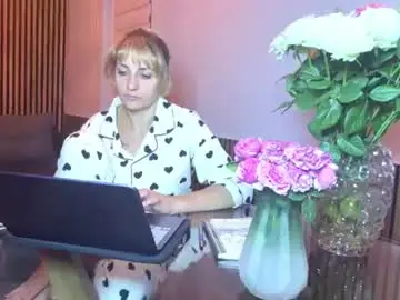 Chaturbate Live Sex Cam of crystalfever_