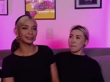 Chaturbate Live Sex Cam of violettgrey_