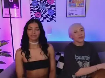 Chaturbate Live Sex Cam of violettgrey_