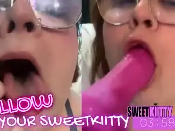 Chaturbate Live Porn of sweetkiitty3