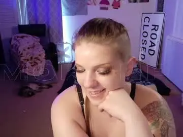 Chaturbate Free Porn Cam of smokihippi