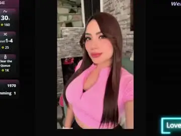 Chaturbate Live Sex Cam of paulina_galvis2700