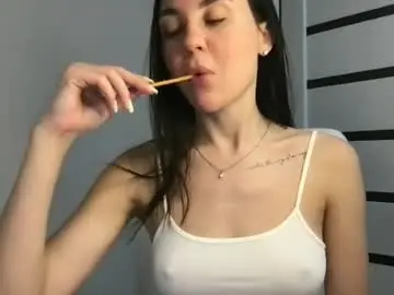 Chaturbate Live Sex Cam of foxyshy_x