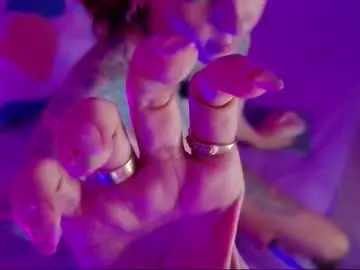 Chaturbate Nude Webcam of evangelyne1