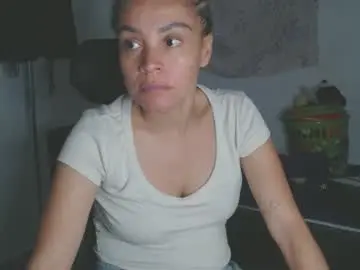 Chaturbate Live Sex Cam of shayna_cute