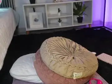 Chaturbate Live Sex Cam of lilly_dollss