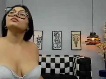 Chaturbate Nude Webcam of mia_curvyy