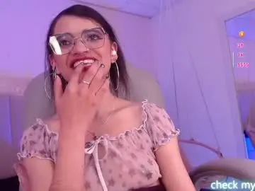 Chaturbate Live Sex Cam of emerald_gh