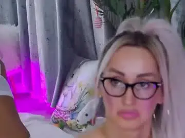 Chaturbate Best live sex cam show of isabelleethan