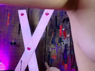 Chaturbate Sex Chat of mrcharlotte_queen_chloee