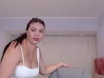 Chaturbate Live Sex Cam of miaarodriguez1_