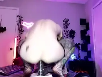 Chaturbate Live Sex Cam of ivey_strigoi