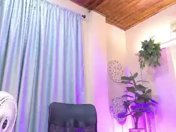 Chaturbate Live Sex Cam of chloerossee