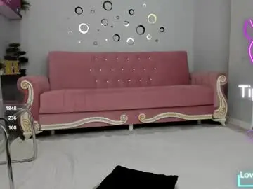 Chaturbate Live Sex Cam of belovedkhlloe