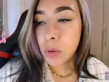 Chaturbate Live Sex Cam of leahtemptation
