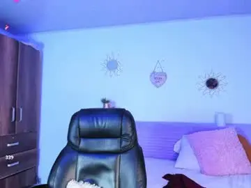 Chaturbate Live Sex Cam of bonny_greylm