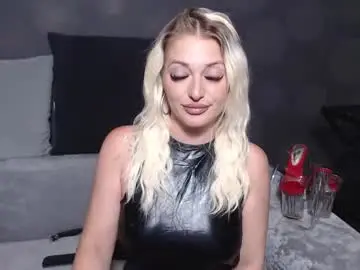 Chaturbate Live Sex Cam of juliediamond
